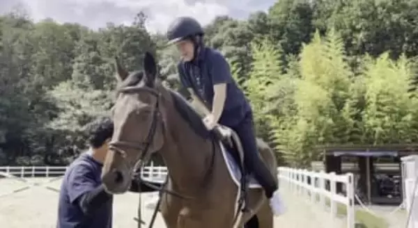 若手騎手の人生を変えた落馬事故。脳のダメージで記憶を失い、味覚もなし。執念で復帰したが…