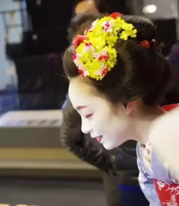 一見すると華やかな舞妓、実態は「現代の奴隷だった」… １６歳の少女が見た世界　“粋”という名のセクハラ、客との混浴、先輩の暴力「やめるんなら３千万円払うか『旦那さん』の愛人に」　元舞妓の告発