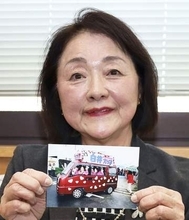 男女半々の議会が実現できたのはなぜ？　最初の選挙は赤い車にハートのステッカー、テーマソングで支持を訴え　絶対に勝てるはずの市長選で落選、１人の女性の怒りと情熱が実を結び…