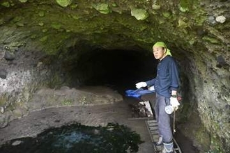幻のロケット戦闘機の燃料庫跡を発見した千葉の歴史クラブ。山梨の長大な地下工場は誰が造ったのか。　新潟には捕虜の強制労働と戦犯を生み出した収容所　戦後８１年連載【戦跡の守り人】（１）