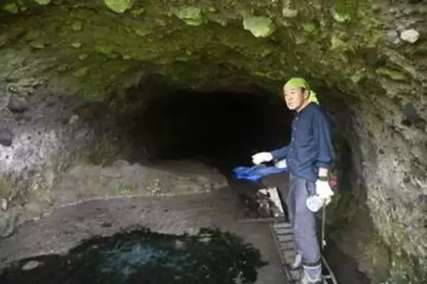幻のロケット戦闘機の燃料庫跡を発見した千葉の歴史クラブ。山梨の長大な地下工場は誰が造ったのか。　新潟には捕虜の強制労働と戦犯を生み出した収容所　戦後８１年連載【戦跡の守り人】（１）