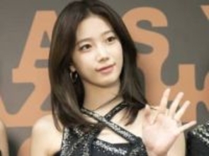 「脚が長すぎてびっくり」「ほぼ180度」KAZUHA、美しい開脚に衝撃の声、バレエ経験を生かした圧巻ダンス