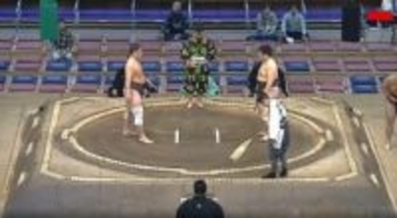 「え、なんで坊主？」「何事？」大相撲、土俵下で驚きの光景…親方の行動にファン困惑、感動も 最初の取組での一コマに反響広がる