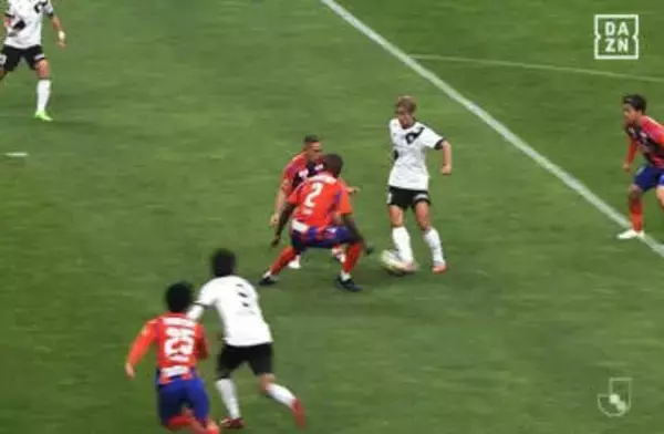 嘘だろ！？ 大迫勇也の“半端ないトラップ”が話題「神がかってる」「役者が違う」決定機を作りPK誘発