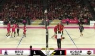 男子バレーで“笑撃”シーンが発生 味方のサーブが後頭部を直撃する予想外の事態に本人も思わず苦笑い