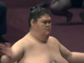 体は極太なのに脚が細い…巨漢力士、体とのギャップがすごい“ほっそり美脚”に驚きの声「ギャップに目が入ってしまうw」