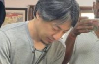 ひろゆき、妻へのプレゼントを真剣吟味＆爆買い「愛を感じる」「ラブラブやん」ファン注目