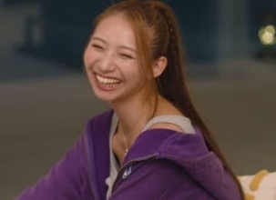 スタイル抜群のK1ラウンドガール、気になる男性が「脚が好き」だと知り…あるポーズに山本舞香「1番綺麗なラインを見せてる」