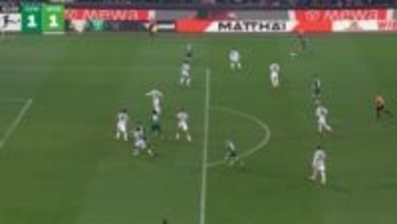 エグい軌道！日本代表DFのドンピシャ過ぎるクロスが話題沸騰「すごうま」「まじで美しい」超高精度キックで同点ゴールをアシストした瞬間