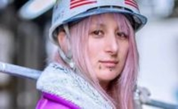 ピンク髪のギャル職人、溶接&大工&解体の職人になった理由を告白「ずっと怒られて育った」