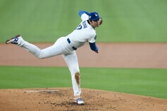 球場騒然! 大谷翔平が「エグすぎる」衝撃の一球→バットにかすらせず“マン振り三振”「曲がりすぎ」「大谷さん超人かよ」