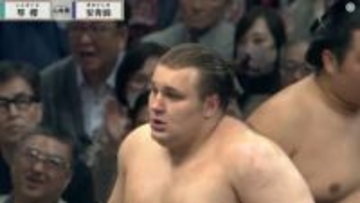 「ワイの年収の1.5年分が」初優勝・安青錦が千秋楽で受け取った懸賞の分厚さに驚愕「山程出る」