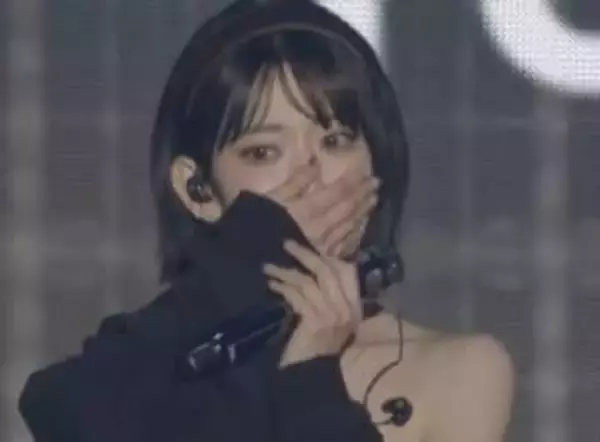 SAKURA、涙を堪え…「生まれ変わってもきっとまたアイドルの道を」LE SSERAFIM、夢の舞台・東京ドームで涙のスピーチ、最後はメンバーで涙のハグ