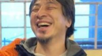 「ひろゆき置いていかれたの？」インドで置き去りにされるひろゆきの姿に視聴者爆笑「チラ見せおもろすぎw」「ひろゆきを探せLv1」