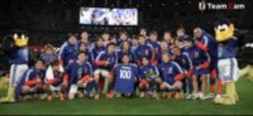 “スーツずぶ濡れ”でも「もっときて！」森保一監督は「選手から愛されてる」「世界一の人間力」サッカー日本代表の舞台裏が話題