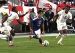 驚愕！久保建英の“急加速ドリブル”が「クイックネスすご」「ファウルでしか止められない」超絶タッチにガーナDFは大慌て
