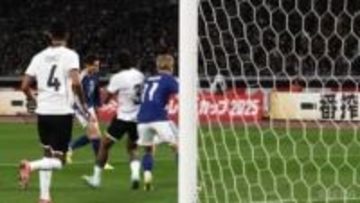 地味に神プレー！日本代表FWの“裏アシスト”が「0.5点の価値」「優秀すぎる」前田大然が敵DFを咄嗟にブロック→鎌田大地のボレー弾演出