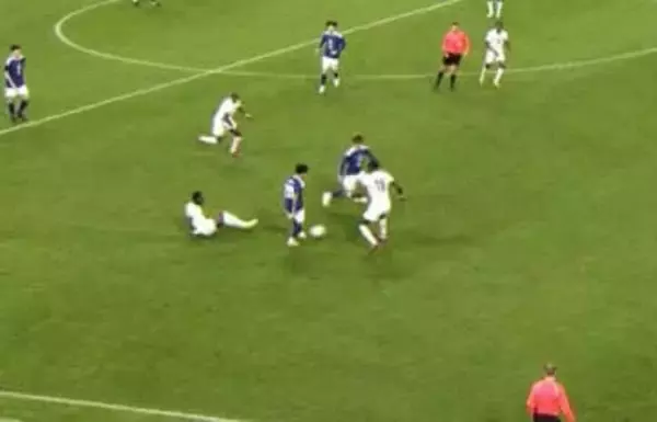 感嘆！久保建英の“隠れスーパープレー”「1.5秒のタメ＆メッセージ付きパス」で佐野海舟に信号 先制点演出の一部始終