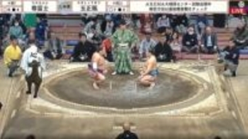 「これは目立つ」大相撲、行司の背後に“ひょっこり”著名人の姿 ひときわ目立つ存在感にネットざわつき