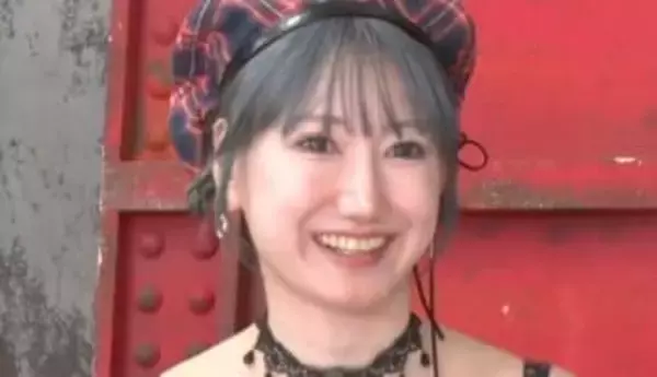 ショーパン履きこなす年齢不詳の美脚美女の年齢をみちょぱが予想「めちゃくちゃ足綺麗だけど、人生を感じる」