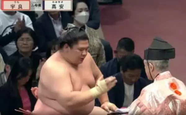 宇良が見せた一瞬の表情にファン驚き 0.1 %の妙技で高安を撃破 直後での出来事