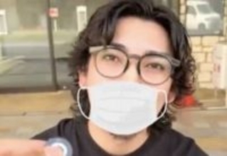 「休業中の松潤」松本潤そっくりの29歳シーシャバー店長に驚きの声「笑った顔似てる！」「若い頃の美輪明宏さんみたい」