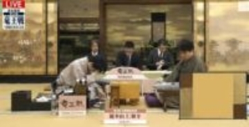 「勝負を一瞬忘れる可愛らしさ」今年も会えたね！藤井聡太竜王と“くま最中”が再会