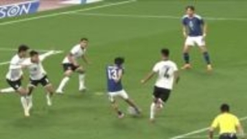 「鳥肌」「次元が違う」中村敬斗、一瞬で相手DFを翻弄→股下を撃ち抜く超絶ゴラッソ「何度見返しても凄い」衝撃の“足裏フェイント”にSNS沸騰