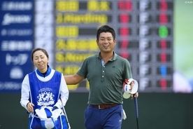 勝者のギア 池田勇太 節目の勝の陰にマジック記載の飛び系アイアン キャディさんが間違えないように 18年9月24日 エキサイトニュース