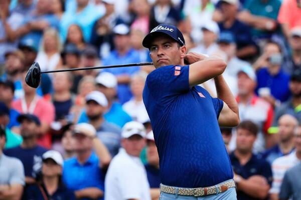 米国男子の注目スイング 瓦割り の動きでパワーアップ アダム スコットはバックスイングがきれいなmr オーソドックス 18年10月9日 エキサイトニュース