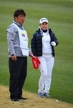 同じコーチに師事…上田桃子と小祝さくらが“同門”で優勝争い　辻村明志コーチが2人に送ったアドバイス