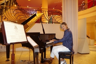 成田美寿々、吐きそうなほどの興奮　副賞の380万円グランドピアノを宝塚に寄贈
