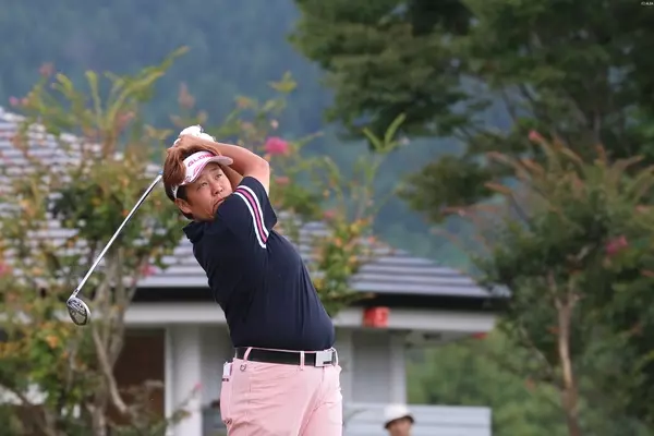 スイング解説 超捻転一軸タイプ 新鋭美人プロのスイングは 韓流ゴルファーの強さ の象徴 16年1月6日 エキサイトニュース スイング解説 超捻転一軸タイプ 新鋭美人プロのスイングは 韓流ゴルファーの強さ の象徴 16年1月6日 エキサイトニュース