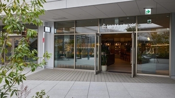 調布市初の「SHARE LOUNGE フォレストスクエア仙川」が開業　約900冊の書籍と108席を備える