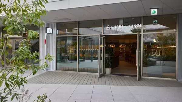 調布市初の「SHARE LOUNGE フォレストスクエア仙川」が開業　約900冊の書籍と108席を備える