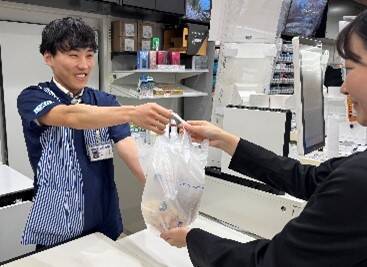 ローソン、都内2店舗でフードシェアリングサービス「TABETE」導入　消費期限が近い商品を半額で販売