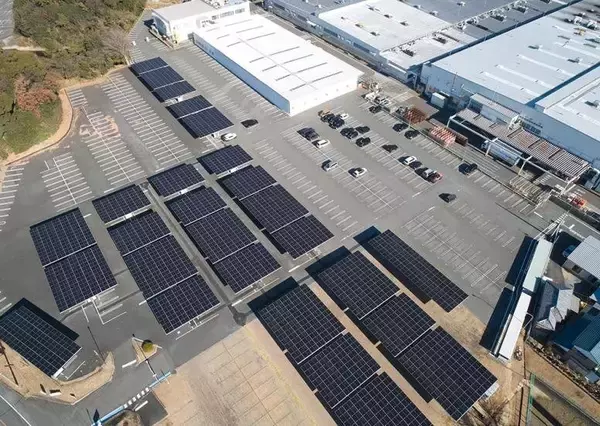 ヤマハ発動機、静岡県磐田市の本社駐車場に乗用車270台分のカーポート型太陽光発電設備を新設　発電電力は隣接工場で使用