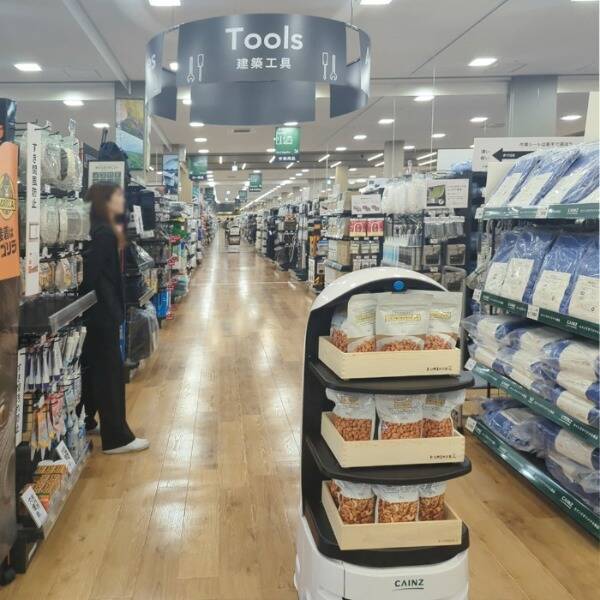 埼玉県「カインズ 吉川美南店」にマルチロボット「Neibo」導入　AIロボが売場案内や商品PRを担当