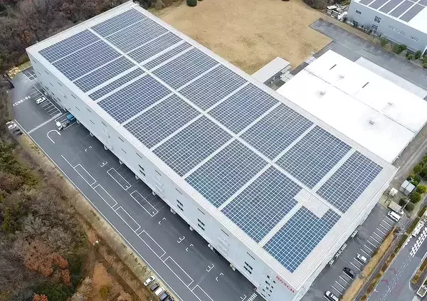 日本ベネックス、埼玉県嵐山町の物流施設屋根に約1.7MWのFIP太陽光発電所「ベネックス武蔵嵐山ソーラーポート」を稼働