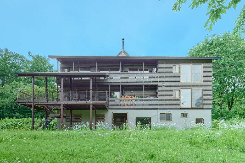 新潟・妙高に一棟貸切型のプライベートヴィラ「Villa El Cielo Myoko」が開業　源泉掛け流し温泉や広大な庭を完備