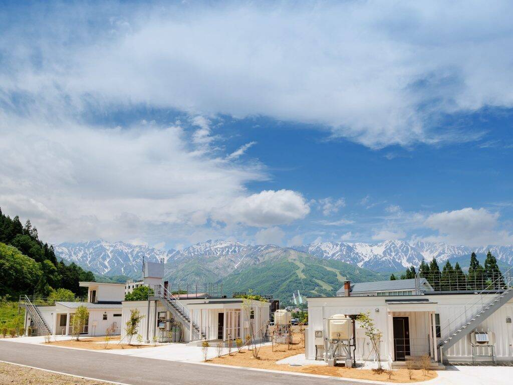 長野県白馬村に全3棟プライベート温泉付コテージ「グランコテージ白馬」が2月9日オープン　テラスと屋上デッキから白馬三山の眺望を堪能