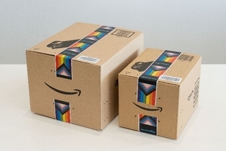 Amazon、商品包装にレインボーカラーの「プライドテープ」を期間限定で使用　LGBTQIA+関連コンテンツをまとめた特設ページなども展開