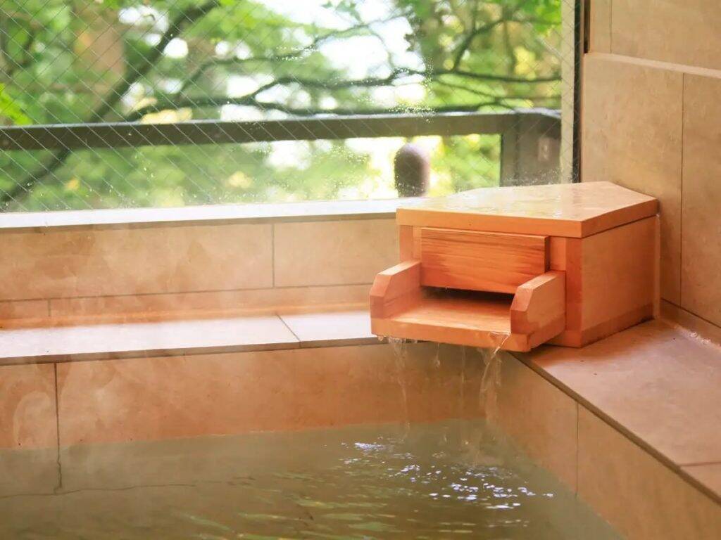 静岡県熱海市に愛犬と泊まれる温泉リゾート「ゆるり熱海with DOGS」が12月17日オープン　犬専用ビュッフェやアメニティなども用意