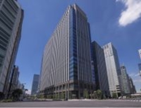 東京駅隣接の「鉃鋼ビルディング」でEVチャージステーションの運用開始　最大出力150kWの超急速充電に対応