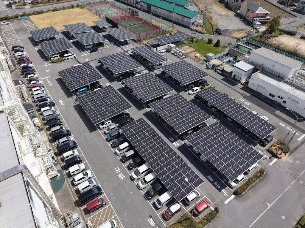 ロッテ、滋賀県「滋賀工場」にカーポート型太陽光発電設備を新設　年間約300トンのCO2排出量の削減に