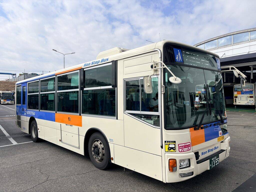 横浜FCと相鉄バス、「環境配慮型」の新ラッピングバスを3月31日より運行　エコなスタジアムアクセスを実現