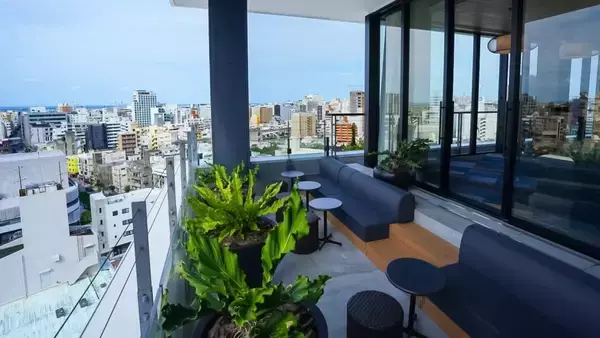 沖縄・那覇でホテルラウンジ活用の新コワーキング実証開始へ　WeWork JapanがJTB Inbound Tripと提携