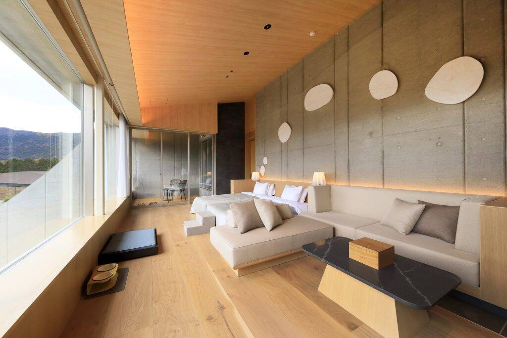 箱根・桃源台に全室温泉付きドッグフレンドリーホテル「RETONA HAKONE」が開業　プライベートドッグランを完備