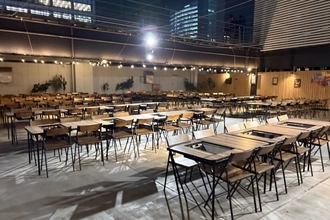 新宿フラッグス屋上に屋根付きバーベキュー施設「URBAN EARTH BBQ 新宿flags店」がオープン