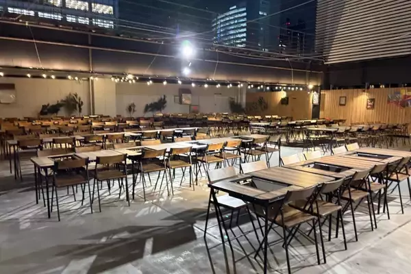 新宿フラッグス屋上に屋根付きバーベキュー施設「URBAN EARTH BBQ 新宿flags店」がオープン